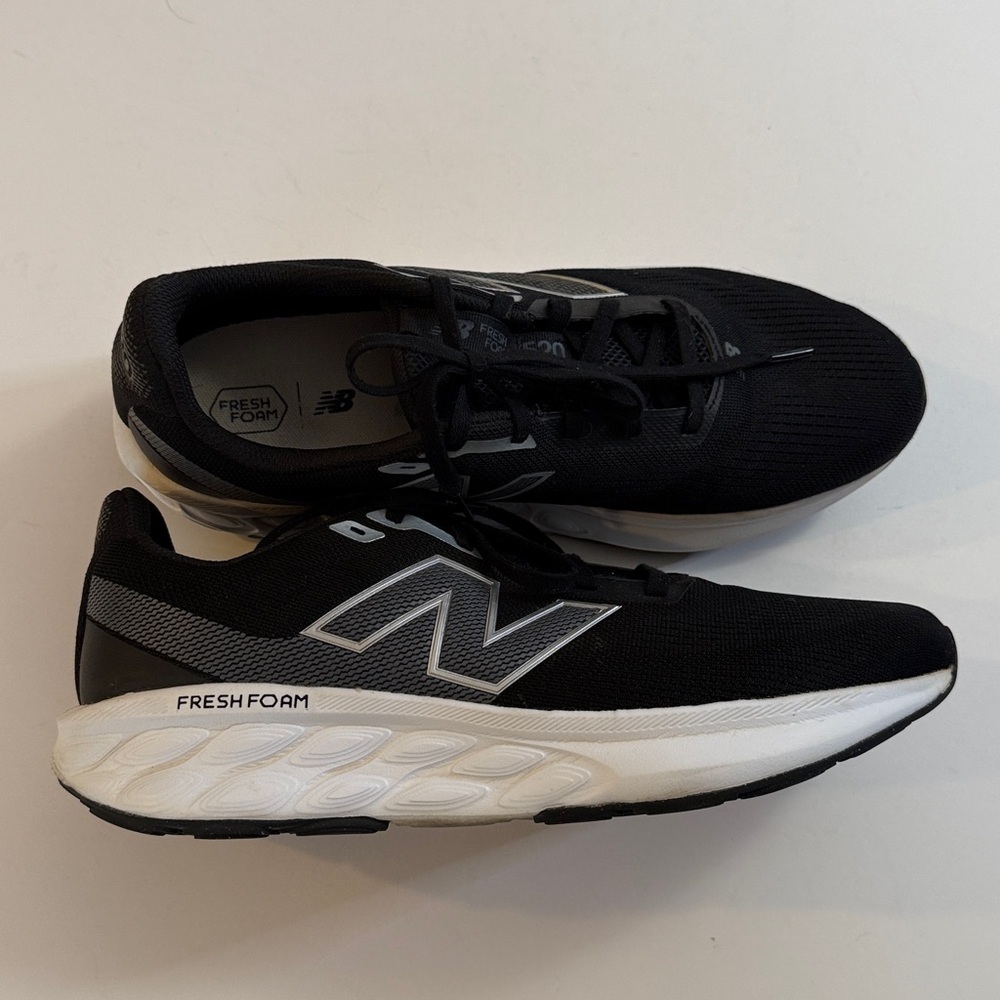 New Balance Fresh Foam 520 black sneaker shoes women’s 11 VGUC